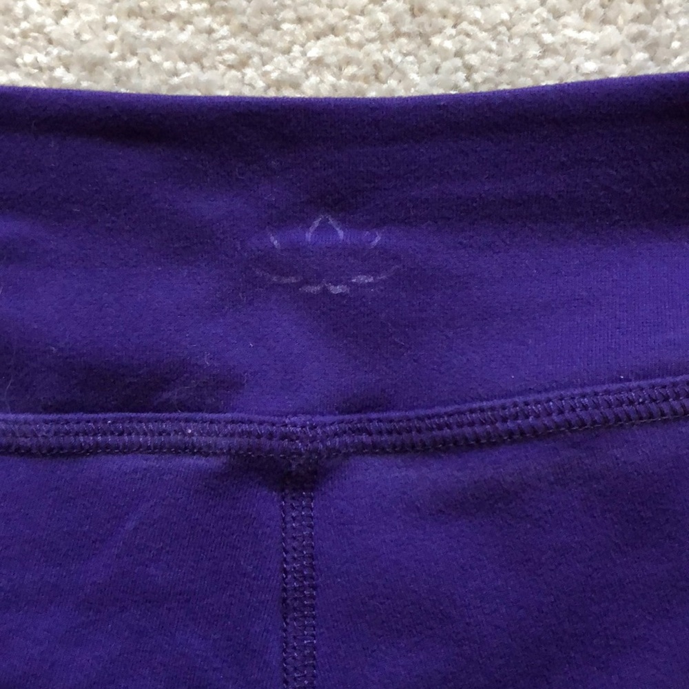 Beyond Yoga Side Gather crops - Picture 5 of 5